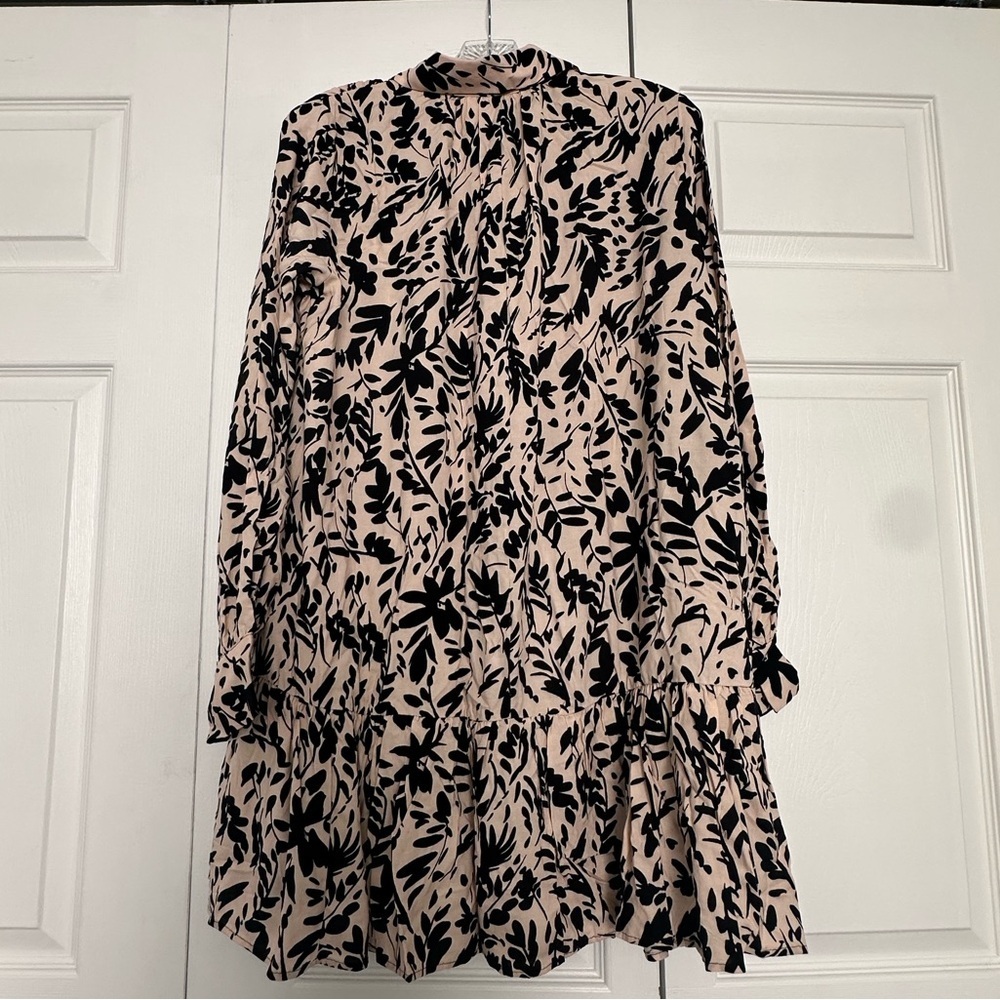 H&M Button-Front Floral Shirt Dress - Black on Peach - Size XS - Very Oversized - Picture 5 of 5